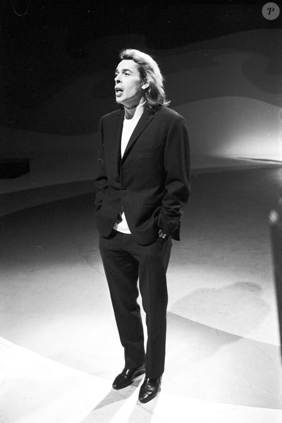 Archives - Jacques Brel sur le plateau de l'émission "Aimez-vous la musique", le 17 février 1969.