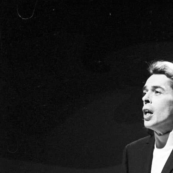 Archives - Jacques Brel sur le plateau de l'émission "Aimez-vous la musique", le 17 février 1969.