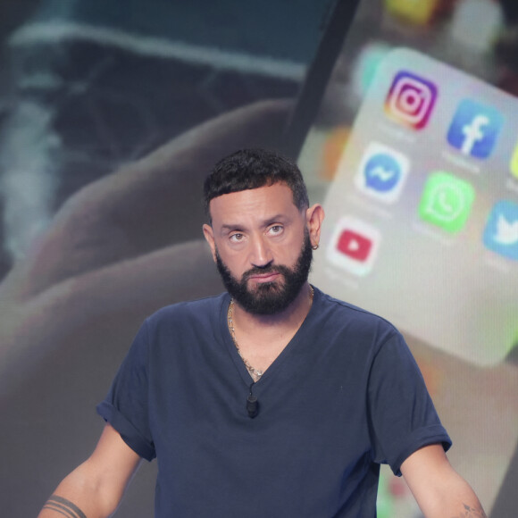 Exclusif - Cyril Hanouna - Sur le plateau de l'émission TPMP (Touche Pas à Mon Poste) présentée en direct par C.Hanouna et diffusée sur C8 - Paris le 03/10/2023 - © Jack Tribeca / Bestimage 