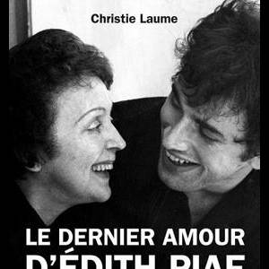 Ce jeune homme avec lequel elle a vécu une histoire passionnée c'est Théo Sarapo, et en 2013, il s'est retrouvé au coeur d'un livre vérité écrit par sa soeur.
Le dernier amour d'Édith Piaf de Christie Laume.