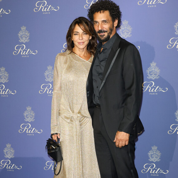 Tomer Sisley et sa femme Sandra - Photocall des 125 ans du Ritz à Paris Le 14 septembre 2023. © Rachid Bellak/ Bestimage