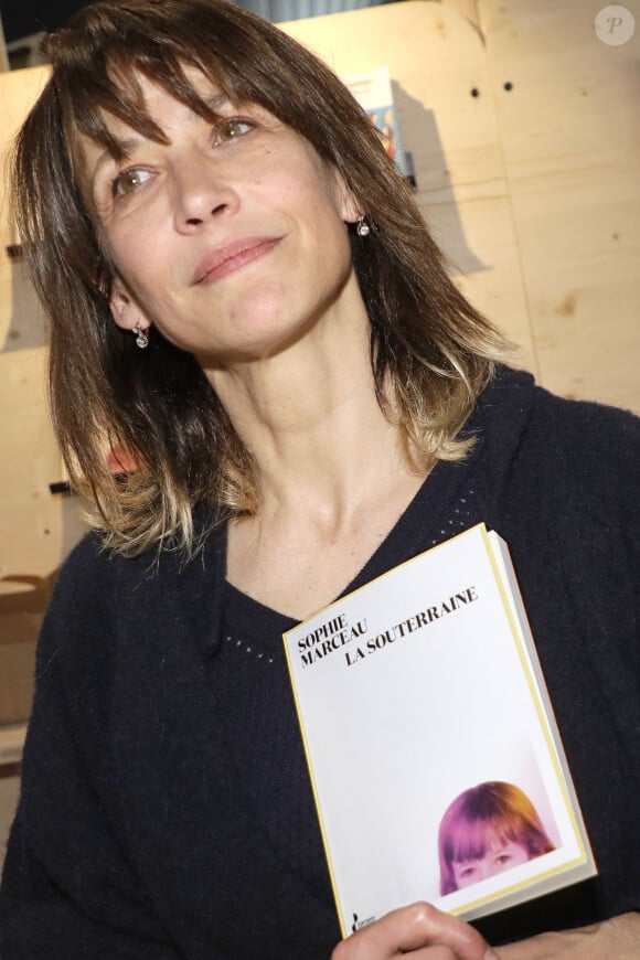 Sophie Marceau conseille aux lecteurs d'amener de la poésie dans leurs vies
Sophie Marceau - Festival du Livre de Paris 2023 au Grand Palais Éphémère à Paris le 22 avril 2023. © Cedric Perrin / Bestimage 