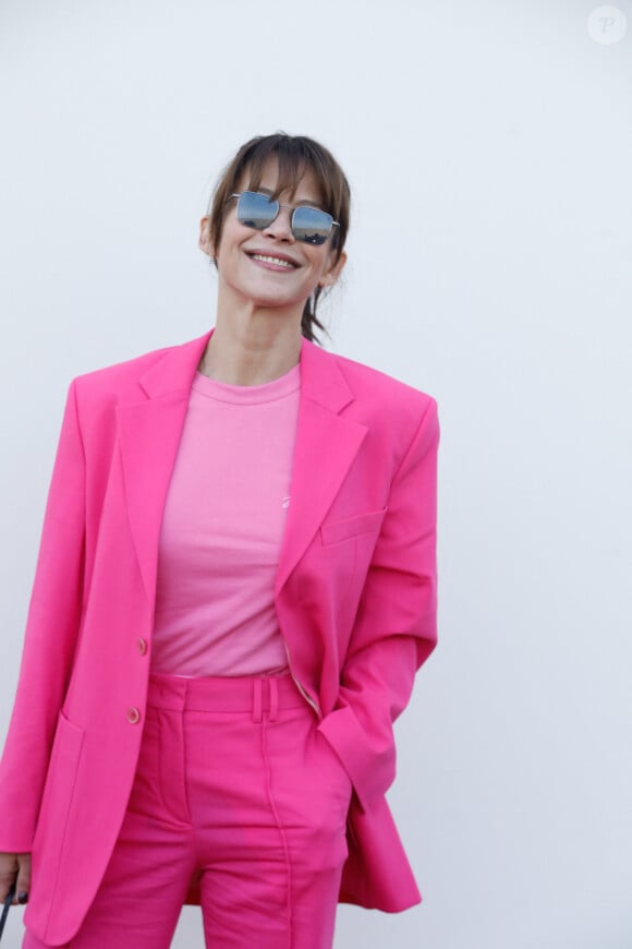 Sophie Marceau - Les célébrités au photocall du défilé Jacquemus pour la présentatation de la toute dernière collection "Le Raphia" au Bourget, Seine-Saint-Denis (93), France, le 12 décembre 2022. Habitué à ne pas suivre le calendrier de la Fashion Week de Paris, le designer a présenté sa toute dernière collection "Le Raphia" avec l'une une de ses couleurs favorites : le beige. © Veeren-Clovis/Bestimage 