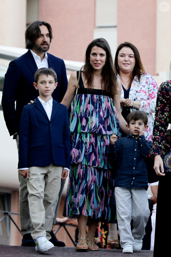 Dimitri Rassam, Raphaël Elmaleh, Charlotte Casiraghi, Balthazar Rassam lors du traditionnel pique-nique "U Cavagnëtu" au parc Princesse Antoinette à Monaco le 9 septembre 2023. © Claudia Albuquerque / Bestimage