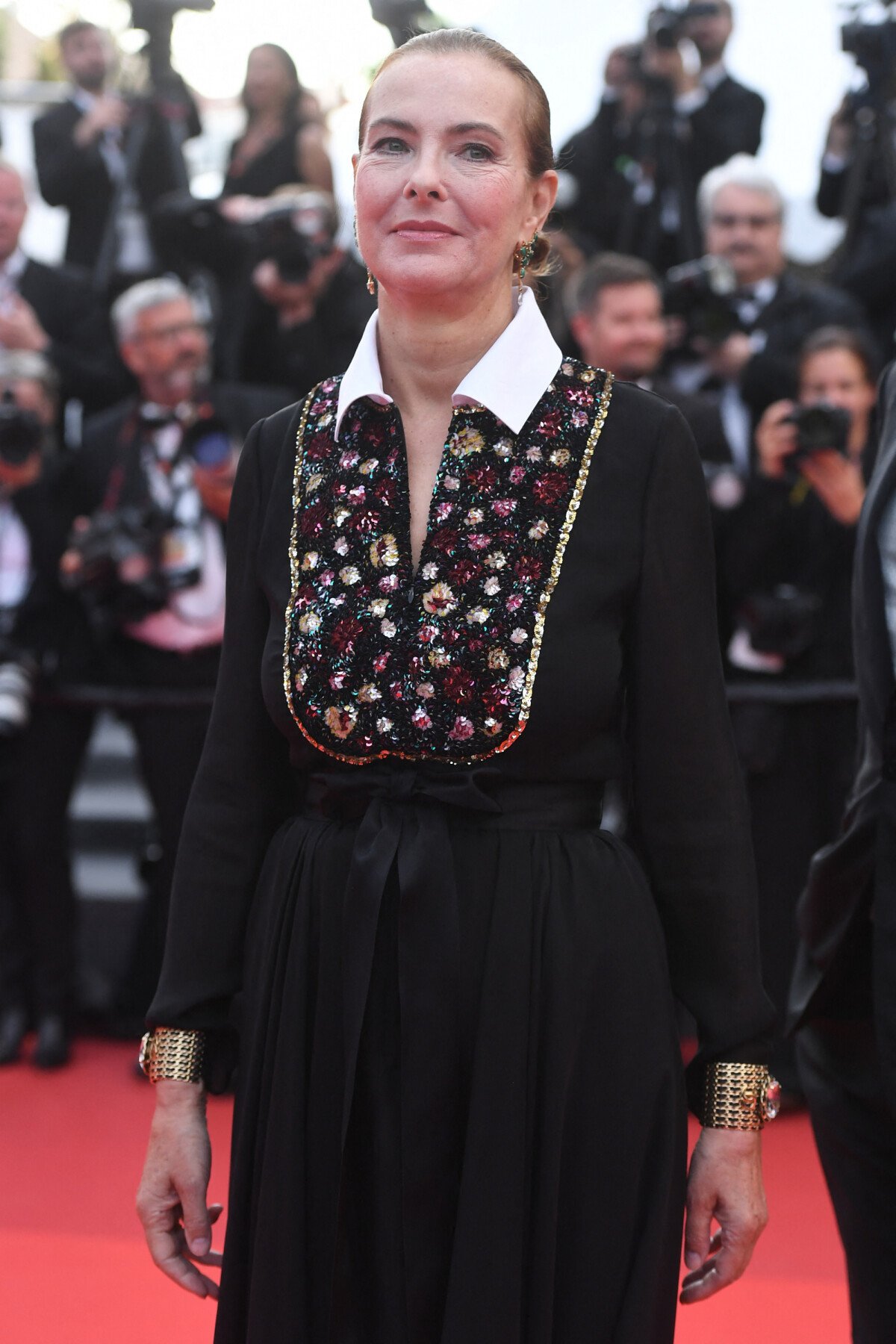 Photo : Elle se frotte, à nouveau, à un sacré défi. Carole Bouquet - Montée  des marches pour la cérémonie de clôture du 75e Festival International du  Film de Cannes. © Giancarlo