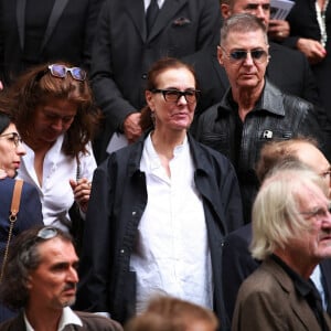 Matthieu Chedid (Le chanteur M) et Rima Abdul-Malak, Carole Bouquet, Etienne Daho - Sorties des obsèques de Jane Birkin en l'église Saint-Roch à Paris. Le 24 juillet 2023 © Jonathan Rebboah / Panoramic / Bestimage 