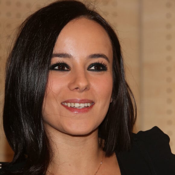 Ils ont divorcé car Alizée avait davantgage l'impression de vivre avec "un frère jumeau",
Dedicace de la chanteuse Alizee a l'occasion de la sortie de son nouvel album 5 a la FNAC St.Lazare le 29/03/2013