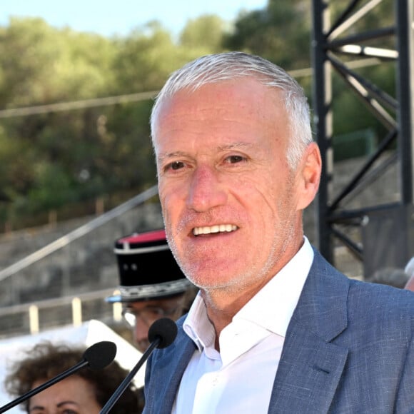 Didier Deschamps, le sélectionneur de l'équipe de France de Football, a assisté au lancement de la grande campagne de communication du département des Alpes-Maritimes et du SDIS 06 : "20 Minutes Chrono pour Sauver une Vie" et une formation en simultané de 500 collégiens aux gestes qui sauvent, sur le terrain de sport du Fort Carré à Antibes, le 29 septembre 2023. © Bruno Bebert/Bestimage