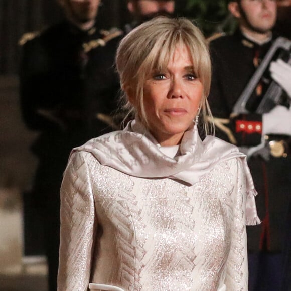 Brigitte Macron peut etre une maman fière.
Le président français, Emmannuel Macron accompagné de sa femme, Brigitte Macron reçoit Ukhnaagiin Khürelsükh, Président de la Mongolie et sa femme Bolortsetseg pour un dîner d'état, au Palais de l'Elysée, Paris. © Stéphane Lemouton / Bestimage 