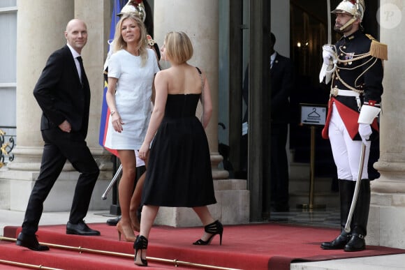 Sa fille Laurence Auzière et son compagnon Matthieu Graffensttaden travaillent ensemble.
Laurence Auzière-Jourdan, sa fille Emma et son compagnon Matthieu Gasser - Arrivées des personnalités - Cérémonie d'investiture du Président de la République à Paris le 7 mai 2022 © Stephane Lemouton / Bestimage