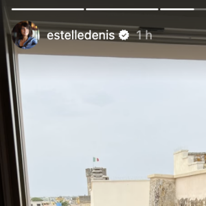 En photo, Estelle Denis a justement partagé une image de sa luxueuse chambre qui possède un balcon, rappelant le charme traditionnel de la ville de Nardò.
Estelle Denis en vacances en Italie avec son compagnon. Instagram