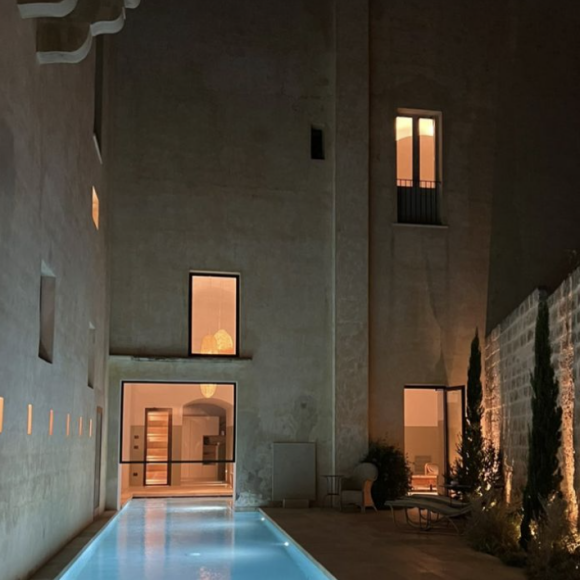 C'est le Palazzo Tafuri qui a été désigné pour recevoir le duo, un élégant boutique hôtel fraîchement rénové
Estelle Denis en vacances en Italie avec son compagnon. Instagram