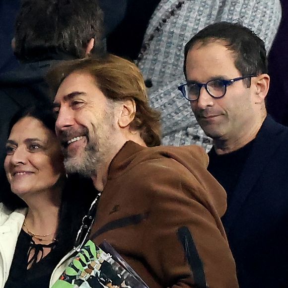 Javier Bardem a croisé Benoit Hamon au Stade de France ce jour-là
Javier Bardem, Benoit Hamon dans les tribunes lors de la demi-finale de la Coupe du Monde de Rugby opposant l'Argentine à la Nouvelle Zélande (6 - 44) au Stade de France à Saint-Denis, France, le 20 octobre 2023. © Dominique Jacovides/Bestimage 