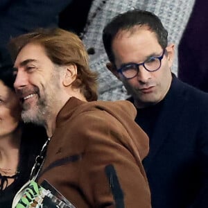 Pour rappel, l'homme politique était le candidat du parti socialiste lors de l'élection présidentielle de 2017
Javier Bardem, Benoit Hamon dans les tribunes lors de la demi-finale de la Coupe du Monde de Rugby opposant l'Argentine à la Nouvelle Zélande (6 - 44) au Stade de France à Saint-Denis, France, le 20 octobre 2023. © Dominique Jacovides/Bestimage 