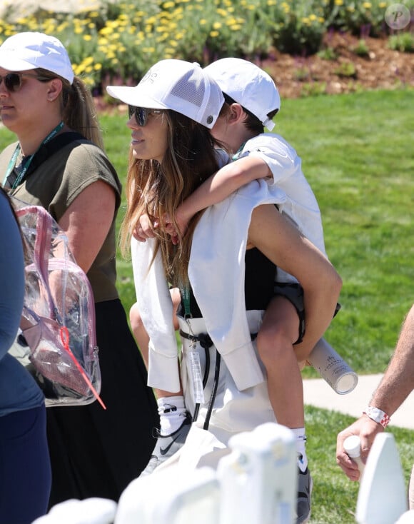 Exclusif - Jessica Biel et son fils Silas assistent à un tournoi de golf de célébrités à Lake Tahoe, Californie, Etats-Unis, le 9 juillet 2022, pour soutenir Justin Timberlake.