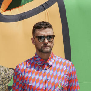 Jessica Biel et son mari Justin Timberlake - Photocall du défilé de mode Hommes "Louis Vuitton" Prêt-à-porter Printemps-Été 2023 au Musée du Louvre à Paris. Le 23 juin 2022 © Olivier Borde / Bestimage 