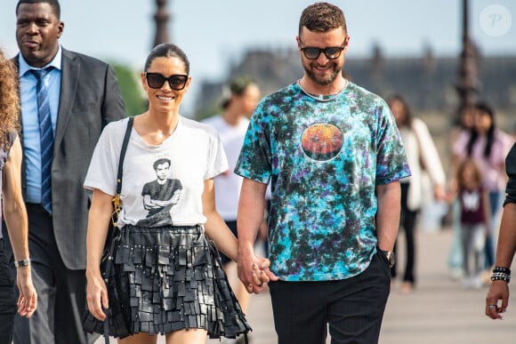 Semi-exclusif - Justin Timberlake et sa femme Jessica Biel sont allés se promener dans la capitale après avoir déjeuner au Café de l'Esplanade à Paris, France, le 23 juin 2022, lors de la mode Homme printemps-été 2023. 