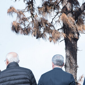 Sur place, les parents de Leonor et Sofia ont observé les dégradations du paysage, noirci par les flammes
Le roi Felipe VI et la reine Letizia d'Espagne, rendent visite aux maires des communes touchées par l'incendie de forêt du Mirador de Chipeque, à Santa Ursula, Tenerife, îles Canaries, Espagne, le 24 octobre 2023. 