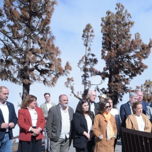 Et ont apporté tout leur soutien aux politiques et aux victimes présentes à leurs côtés
Le roi Felipe VI et la reine Letizia d'Espagne, rendent visite aux maires des communes touchées par l'incendie de forêt du Mirador de Chipeque, à Santa Ursula, Tenerife, îles Canaries, Espagne, le 24 octobre 2023. 