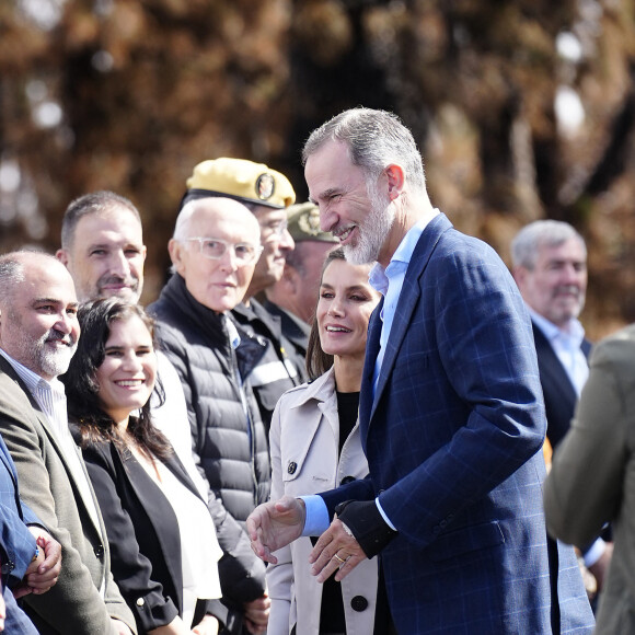 Le roi Felipe VI et la reine Letizia d'Espagne, rendent visite aux maires des communes touchées par l'incendie de forêt du Mirador de Chipeque à Santa Ursula, à Santa Ursula, Tenerife, îles Canaries, Espagne, le 24 octobre 2023.