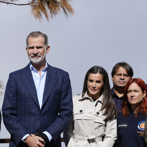 Le roi Felipe VI et la reine Letizia d'Espagne, rendent visite aux maires des communes touchées par l'incendie de forêt du Mirador de Chipeque à Santa Ursula, à Santa Ursula, Tenerife, îles Canaries, Espagne, le 24 octobre 2023.
