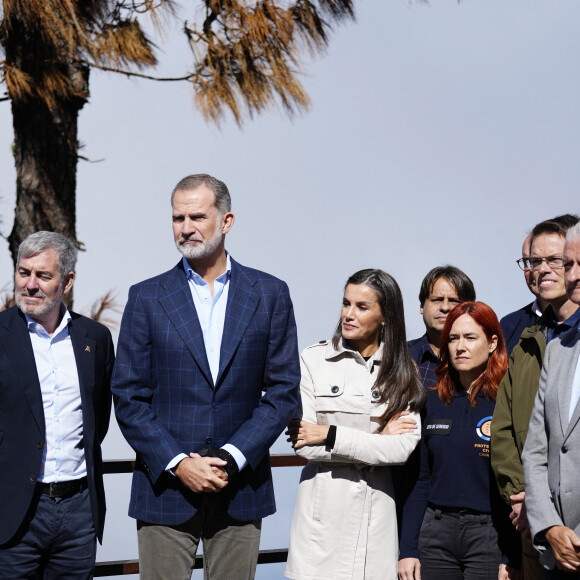 Le roi Felipe VI et la reine Letizia d'Espagne, rendent visite aux maires des communes touchées par l'incendie de forêt du Mirador de Chipeque à Santa Ursula, à Santa Ursula, Tenerife, îles Canaries, Espagne, le 24 octobre 2023.