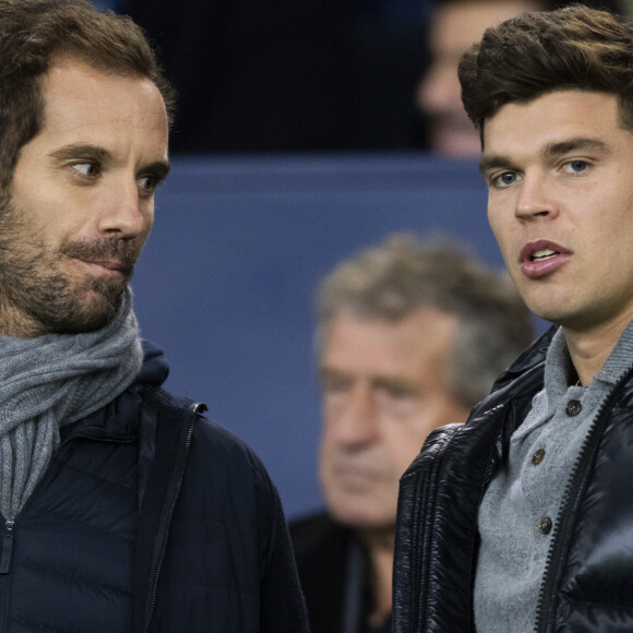 Richard Gasquet et Matthieu Jalibert - People dans les tribunes lors du match de ligue des champions entre le PSG et l'AC Milan au Parc des Princes à Paris le 25 octobre 2023. © Cyril Moreau/Bestimage