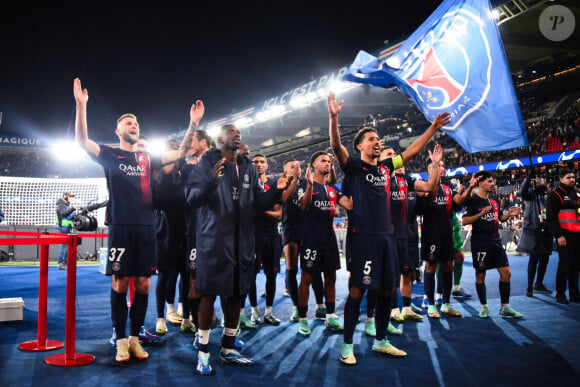 Joie des joueurs du PSG en fin de match apres sa victoire - - Match de ligue des champions entre le PSG et l'AC Milan (3-0) au Parc des Princes à Paris le 25 octobre 2023.