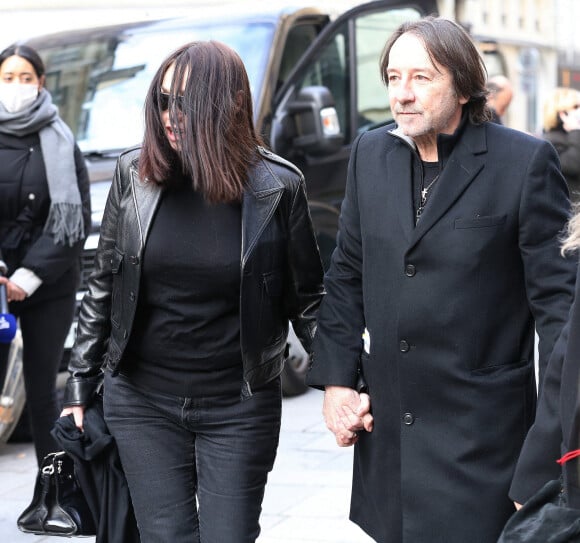 Béatrice Dalle et Jean-Hugues Anglade - Obsèques de Jean-Jacques Beineix en l'église Saint-Roch à Paris. Le 20 janvier 2022 