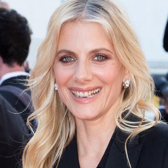 afin de laisser à ses enfants Léo et Mila un monde plus juste.
Melanie Laurent (habillée en Céline) - Montée des marches du film " Benedetta " lors du 74ème Festival International du Film de Cannes. Le 9 juillet 2021 © Borde-Jacovides-Moreau / Bestimage