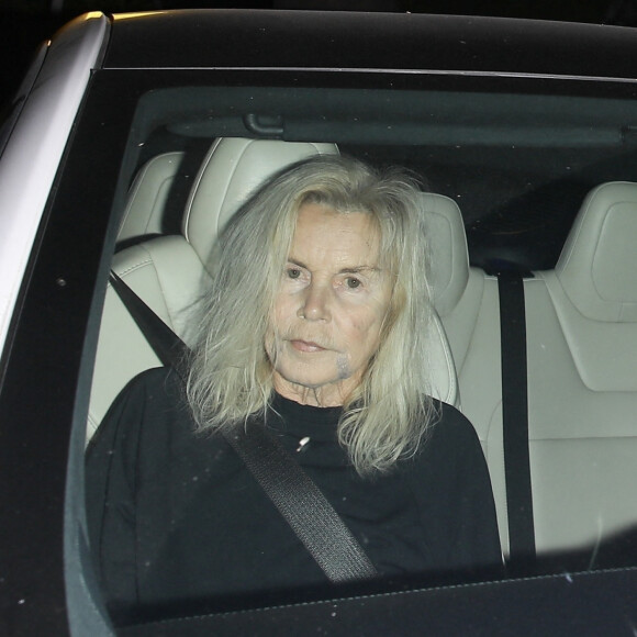 La mère de Matthew Perry, Suzanne, et son mari Keith Morrison arrivent à la maison de Matthew Perry après l'annonce de sa mort. Le 28 octobre 2023.