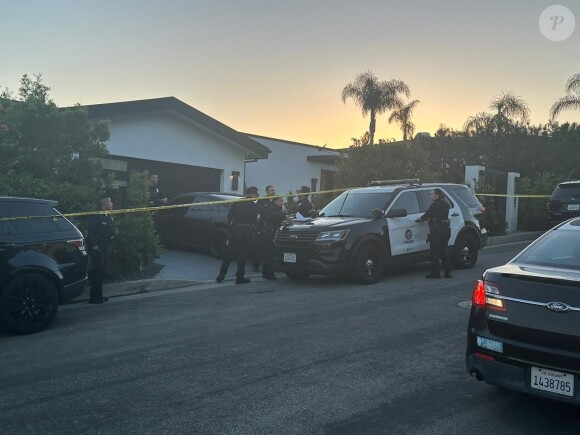La police devant le domicile de Matthew Perry à Los Angeles après l'annonce de sa mort. Le 28 octobre 2023.