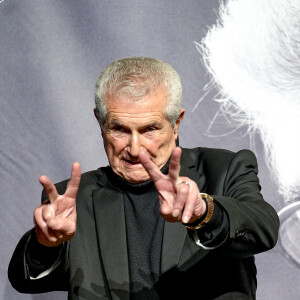Invités dans "Vivement Dimanche" en octobre 2022, les deux complices avaient effectivement révélé qu'ils avaient tous deux aimé... la même femme !
Claude Lelouch - Photocall de la cérémonie de remise du Prix Lumière à W.Wenders à l'occasion de la 15e Edition du Festival Lumière de Lyon. Le 20 octobre 2023. © Sandrine Thesillat / Panoramic / Bestimage