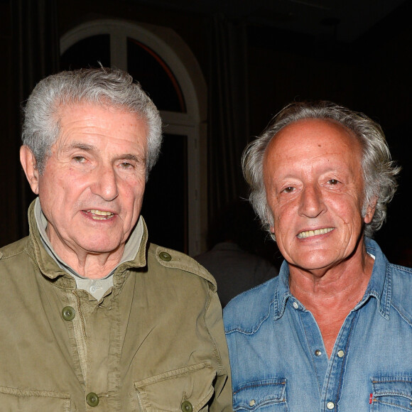 Mais leurs passions ne s'arrêtent pas aux frontières du grand écran.
Claude Lelouch et Didier Barbelivien - Le réalisateur français Claude Lelouch célèbre ses 80 ans au restaurant Victoria à Paris, le 30 octobre 2017. © Coadic Guirec/Bestimage