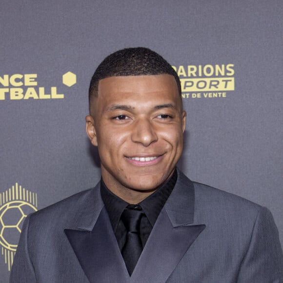 Kylian Mbappé - Photocall de la 67ème cérémonie du Ballon d'Or au Théâtre du Chatelet à Paris le 30 octobre 2023. © Cyril Moreau/Bestimage