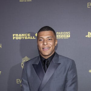 Kylian Mbappé - Photocall de la 67ème cérémonie du Ballon d'Or au Théâtre du Chatelet à Paris le 30 octobre 2023. © Cyril Moreau/Bestimage