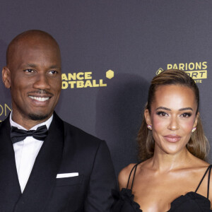 Didier Drogba et sa compagne Gabrielle Lemaire - Photocall de la 67ème cérémonie du Ballon d'Or au Théâtre du Chatelet à Paris le 30 octobre 2023. © Cyril Moreau/Bestimage