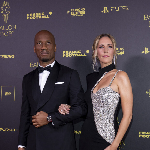 Didier Drogba et Sandy Heribert - Photocall de la 67ème cérémonie du Ballon d'Or au Théâtre du Chatelet à Paris le 30 octobre 2023. © Cyril Moreau/Bestimage