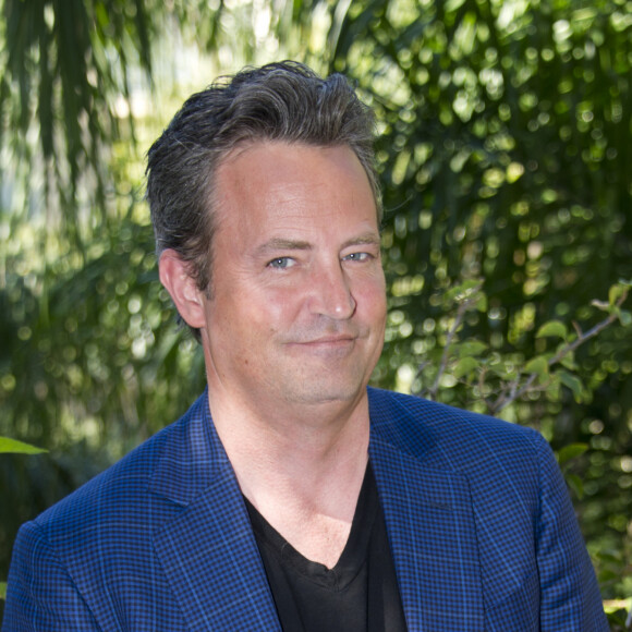 Matthew Perry - Conférence de presse avec les acteurs de la série "Odd Couple" à Beverly Hills. Le 25 février 2015 