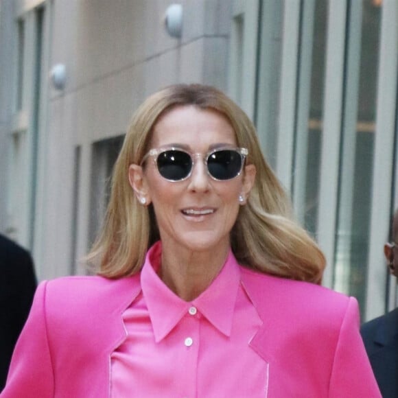 Céline Dion a choisi de s'habiller en rose pour la Journée Internationale pour les Droits des Femmes à New York le 7 mars 2020.