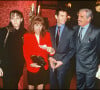 Il s'agit d'une tendre photo d'enfance de Paul avec sa soeur disparue Patricia
Elodie Constantin, sa fille Patricia, son fils Paul et sa femme Luana, ainsi que Jean-Paul Belmondo en 1992 au théâtre des Variétés