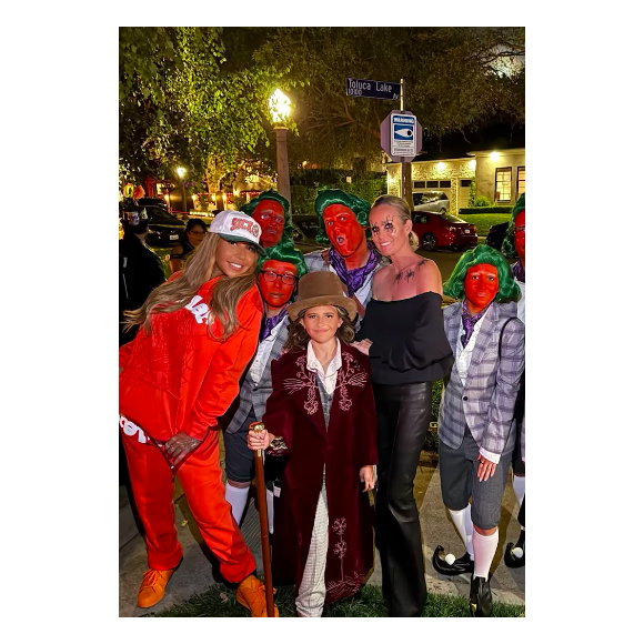 Après avoir célébré Halloween en araignée au côté de Cathy Guetta
Laeticia Hallyday a fêté Halloween avec Cathy Guetta
