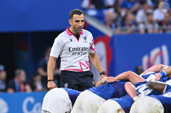 "La puissance des images et les ralentis ont trouvé dans les réseaux sociaux une caisse de résonance importante", poursuit l'arbitre français
 
Mathieu Raynal (arbitre) - Coupe du Monde de Rugby France 2023 - Match de la poule A "Namibie - Uruguay (26-36)" à Lyon, le 27 septembre 2023.