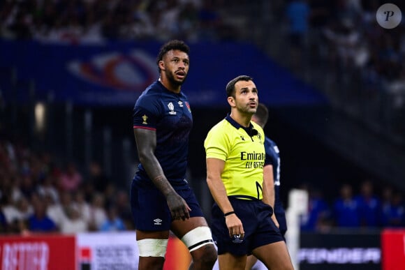 Mathieu Raynal ( arbitre ) - Courtney Lawes ( 6 - Angleterre ) - Coupe du Monde de Rugby France 2023 - Match de la Poule D entre l'Angleterre et l'Argentine (27-10) à Marseille le 9 septembre 2023.