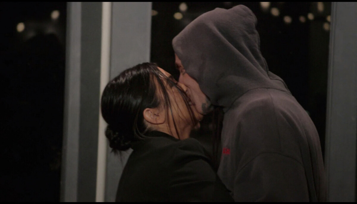 Photo Kourtney Kardashian et Travis Barker immortalisés dans l'un des