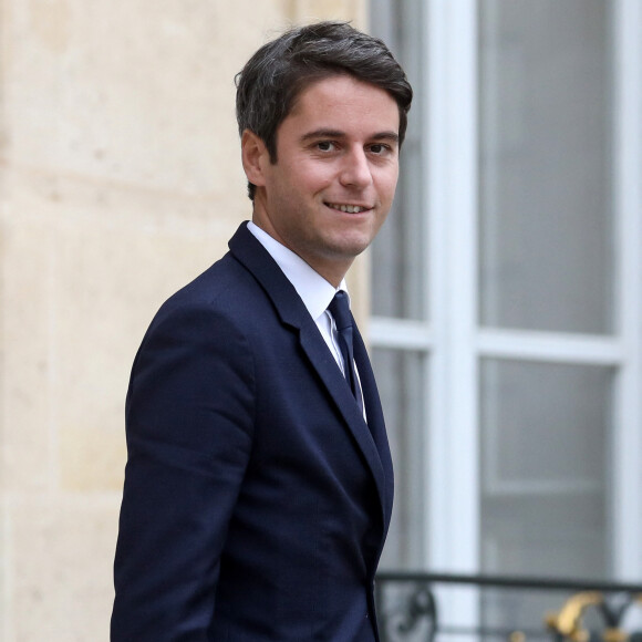 Le ministre de l'Education Gabriel Attal à la sortie du Conseil des ministres, au palais de l'Elysée, Paris, le 13 octobre 2023 © Stéphane Lemouton / Bestimage