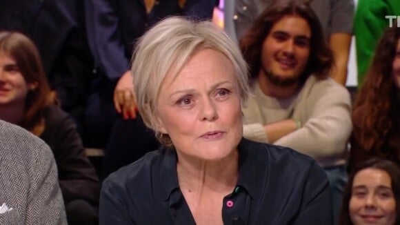VIDEO Muriel Robin "ennuyeuse" dans Quotidien ? Elle embarrasse Yann Barthès face à sa femme Anne Le Nen