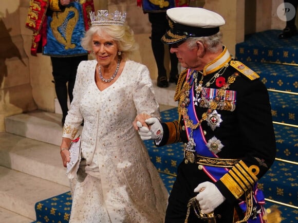 Il était accompagné de son épouse la reine Camilla qui porte la même tenue que pour le couronnement de son époux, signée Bruce Oldfield
La reine Camilla - Premier "discours du trône" du roi Charles III d'Angleterre devant la chambre des Lords au palais de Westminster à Londres, le 7 novembre 2023.