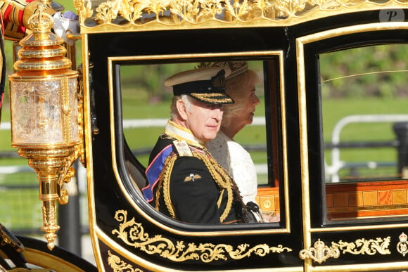 Un grand événement pour Charles, s'inscrivant comme le digne héritier de sa mère Elizabeth II
Premier "discours du trône" du roi Charles III en présence de la reine Camilla devant la chambre des Lords au palais de Westminster à Londres, le 7 novembre 2023