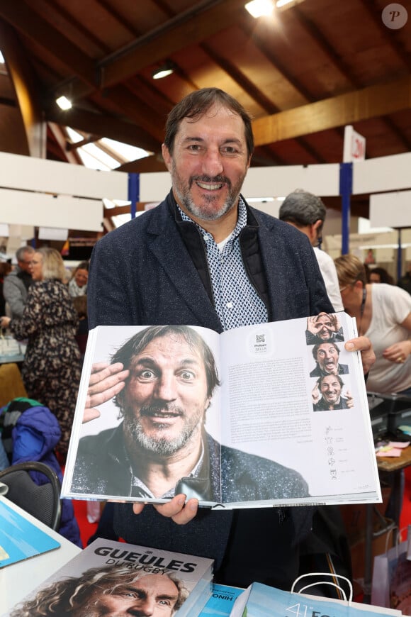 Philippe Sella - 41e Foire du Livre de Brive dans La Halle Brassens, à Brive-la-Gaillarde, le 11 novembre 2023. © Jean-Marc-Lhomer/Bestimage